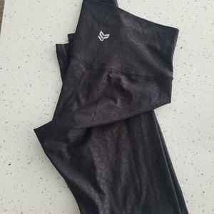 Strong Physiquez leopard